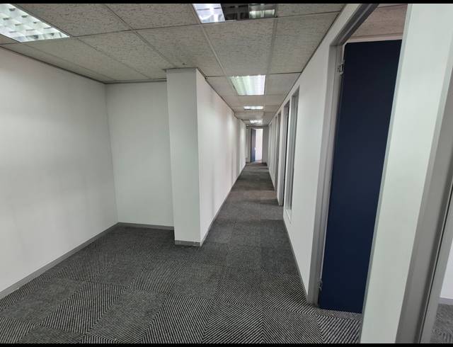 499M² OFFICE TO LET IN SUNNINGHILL